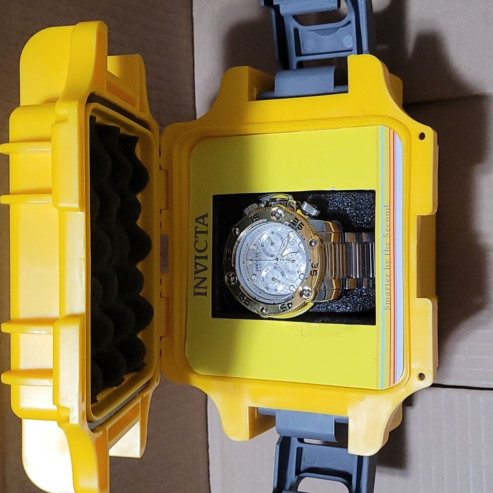 Invicta reserve 52mm sea hunter Swiss